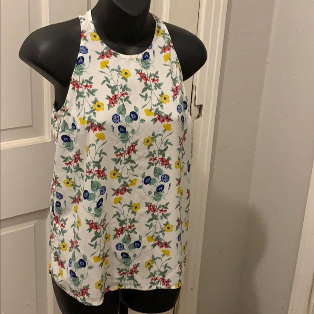 🦋 3 for $10 Beautiful tank with floral print